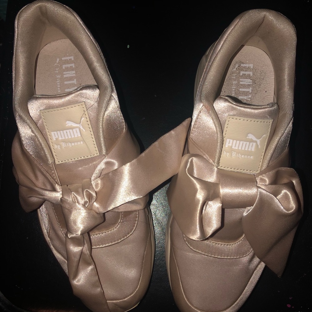 Fenty bow pumas